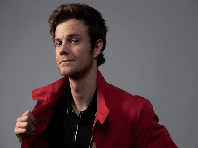 杰克·奎德（Jack Quaid）在《男